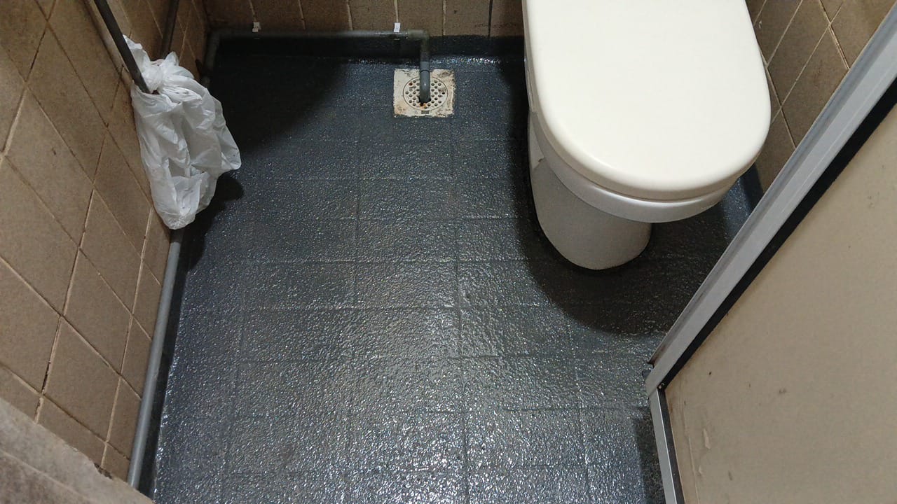 Toilet floor leaking need lay self-leveling cement and coating with transparent AB epoxy work on floor